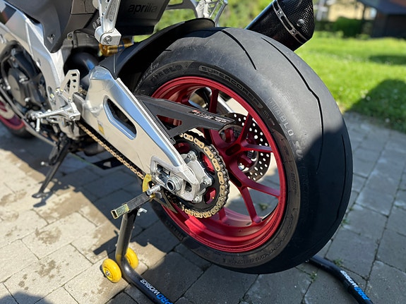 Aprilia RSV4 1000 RF 5 of 5