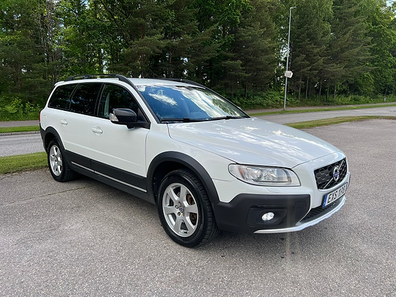 Volvo XC70 2 of 5