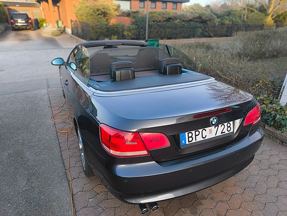BMW 325i 3 of 5