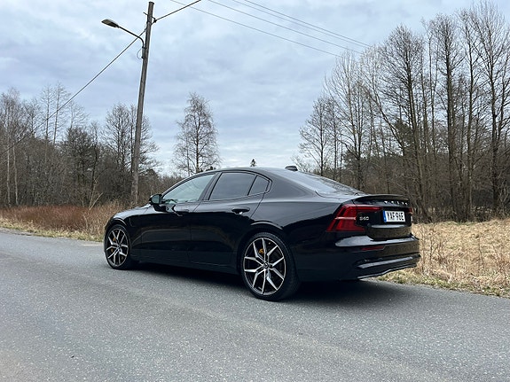 Volvo S60 4 of 5