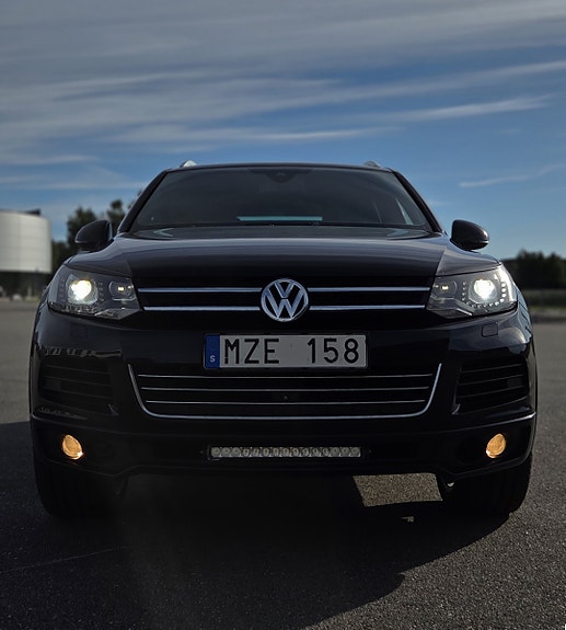 Volkswagen Touareg 2 of 5