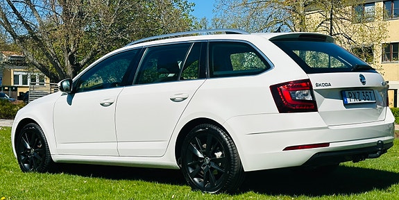 Skoda Octavia 2 of 5
