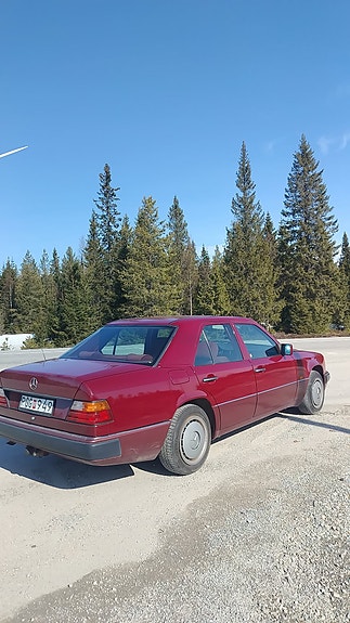 Mercedes-Benz 200 2 of 2