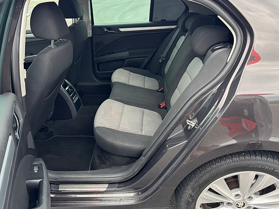 Skoda Superb 9 of 13