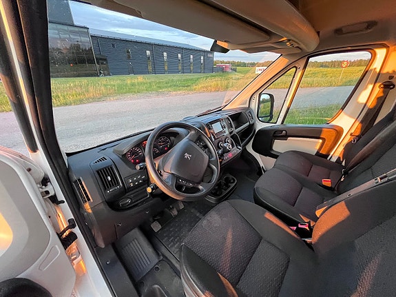 Peugeot Boxer 8 of 14