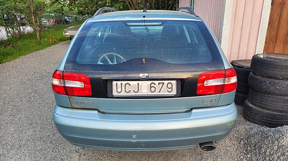 Volvo V40 3 of 5