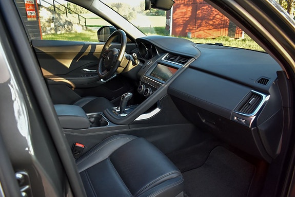Jaguar E-PACE 21 of 26