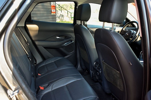 Jaguar E-PACE 19 of 26
