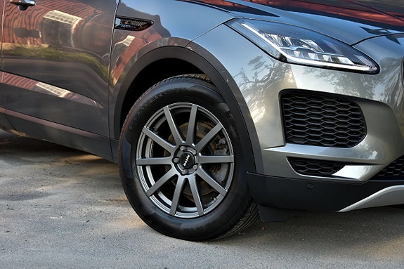 Jaguar E-PACE 4 of 26