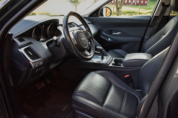 Jaguar E-PACE 14 of 26