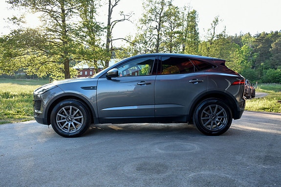 Jaguar E-PACE 12 of 26