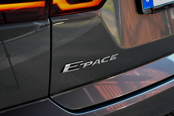 Jaguar E-PACE 17 of 26