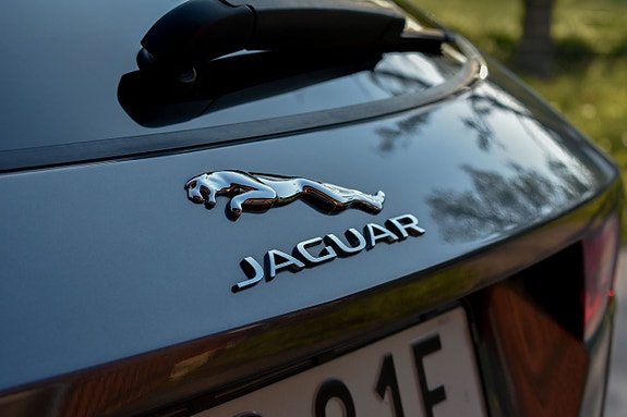 Jaguar E-PACE 18 of 26