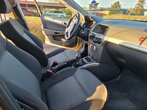 Opel Astra 3 of 5