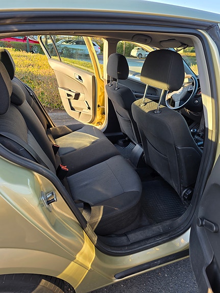 Opel Astra 4 of 5