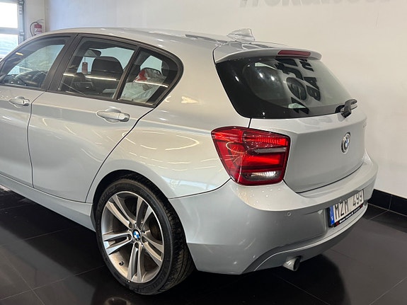 BMW 116i 2 of 5