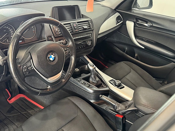 BMW 116i 3 of 5