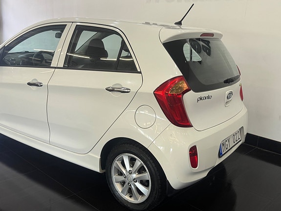 Kia Picanto 4 of 10
