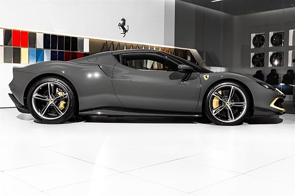 Ferrari 296 GTB 3 of 5