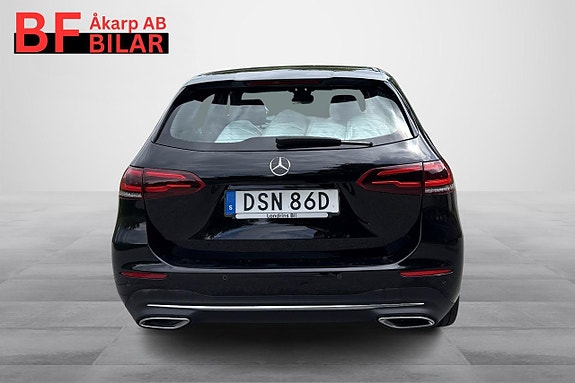 Mercedes-Benz B180 9 of 23