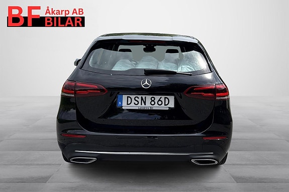 Mercedes-Benz B180 16 of 23