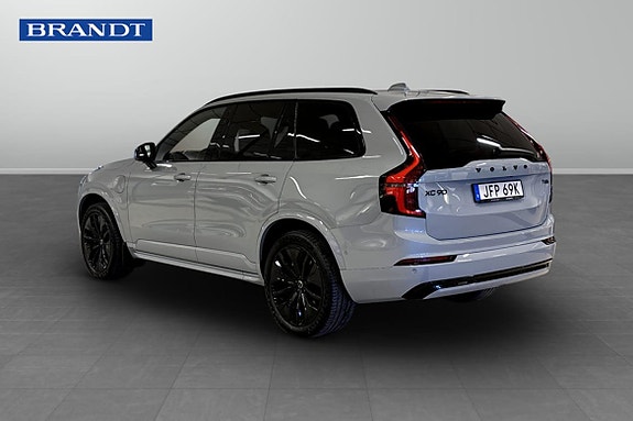 Volvo XC90 2 of 5