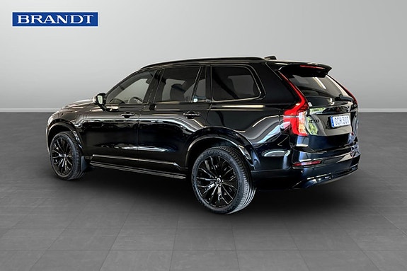 Volvo XC90 2 of 5
