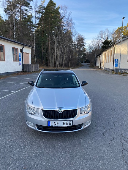 Skoda Superb 2 of 5