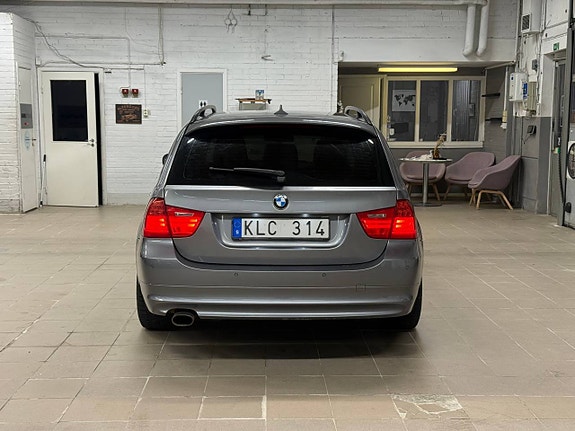 BMW 320d 4 of 12