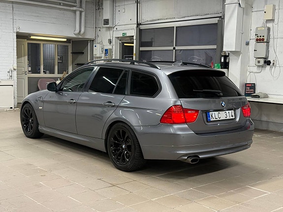 BMW 320d 3 of 12