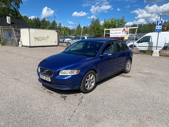 Volvo S40 2 of 11