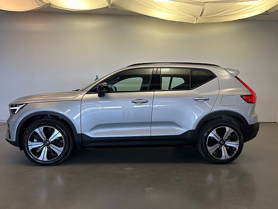 Volvo XC40 4 of 5