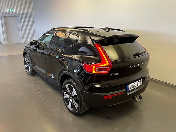 Volvo XC40 2 of 5