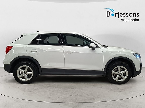Audi Q2 2 of 5