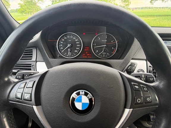 BMW X5 M 10 of 17