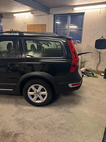 Volvo XC70 2 of 5