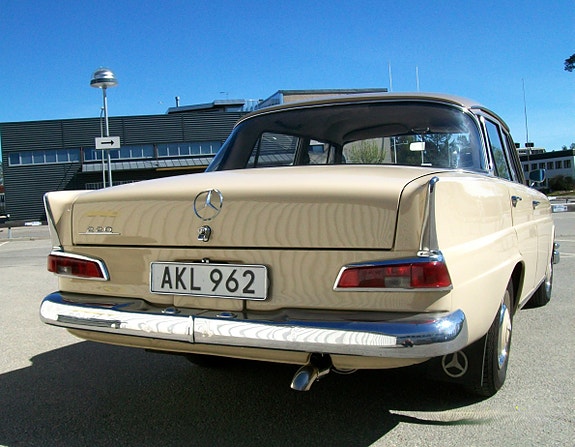 Mercedes-Benz 220 B 4 of 5