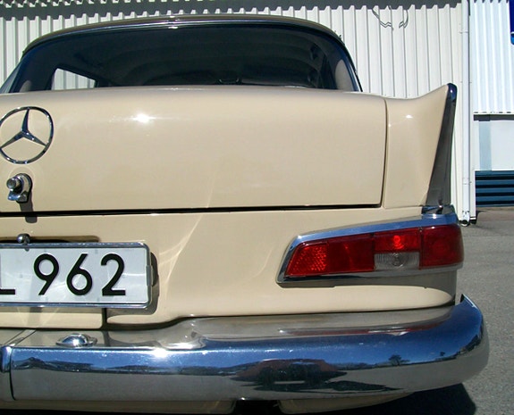 Mercedes-Benz 220 B 5 of 5