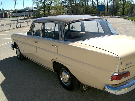 Mercedes-Benz 220 B 3 of 5