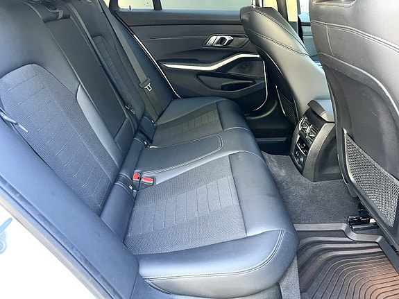 BMW 320d 12 of 13