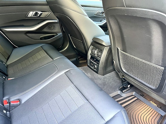 BMW 320d 11 of 13