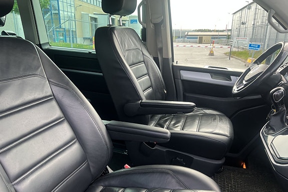 Volkswagen Multivan 12 of 18