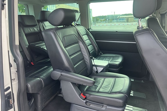 Volkswagen Multivan 14 of 18