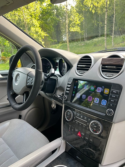 Mercedes-Benz ML320 4 of 5