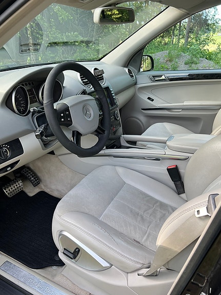 Mercedes-Benz ML320 5 of 5