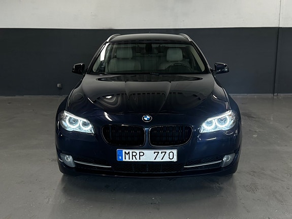 BMW 520d 3 of 5