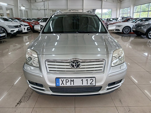 Toyota Avensis 2 of 5