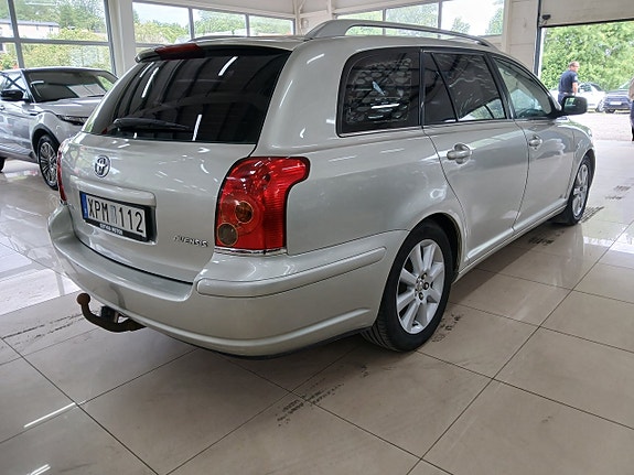 Toyota Avensis 5 of 5