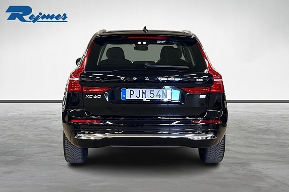 Volvo XC60 2 of 5