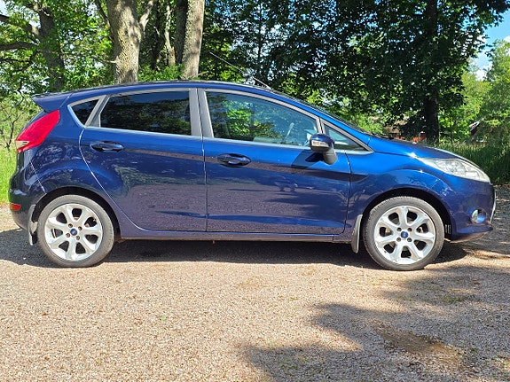 Ford Fiesta 2 of 5